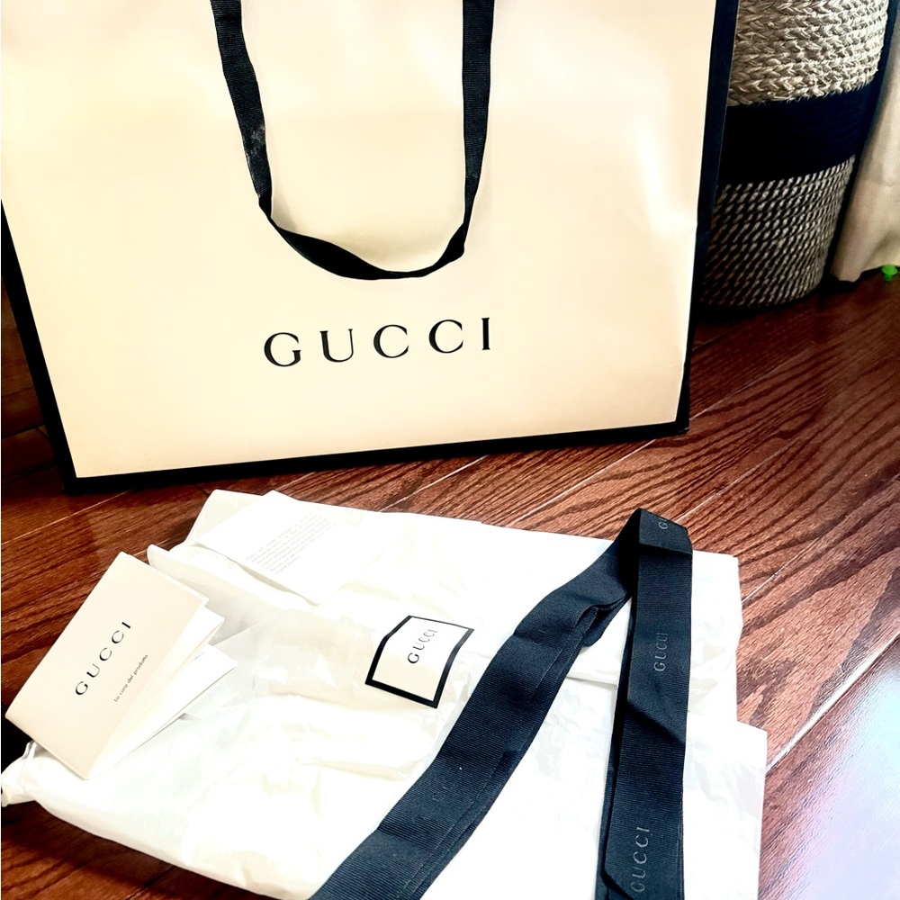 Gucci White and Black Branded Shopping Bag with set *Authentic*